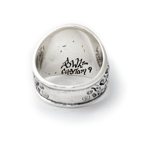 Graffiti Dome Ring with "LUCKY" Top
